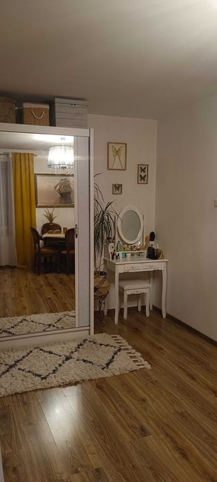 Piękna biała toaletka