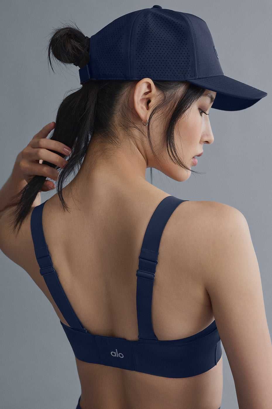 Кепка Alo Yoga Performance District Trucker Hat Navy
