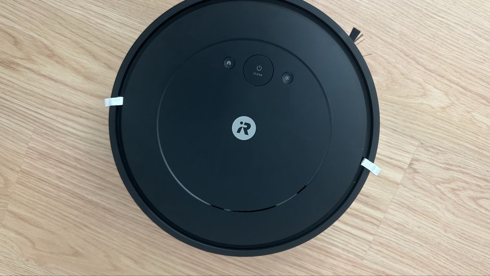 Aspirador Robô IROBOT Roomba Combo Essential Preto