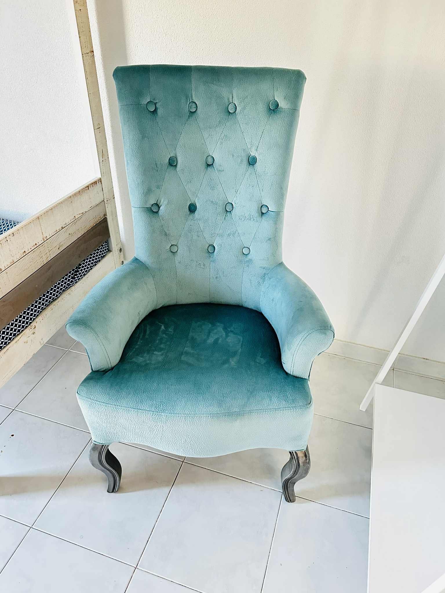 Poltrona azul turquesa e Chaise longue azul-petróleo semi novo 100€