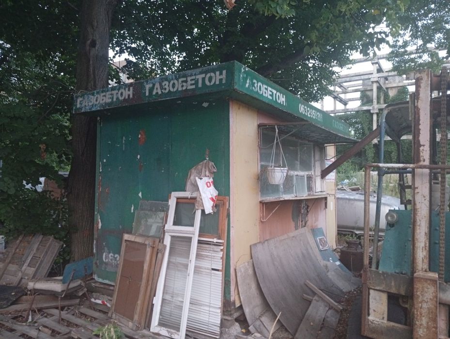 Вагончики...є насколько...в різних станах...є дуже дешево для стройки