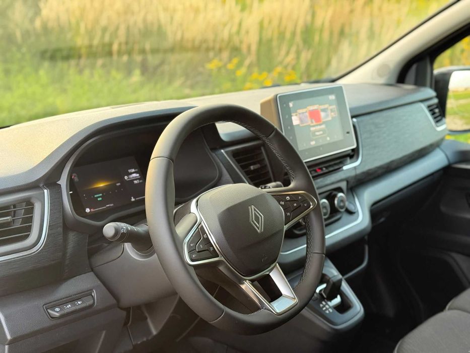 Wynajem BUS Warszawa Renault Trafic 9 osobowy automat 2025 NOWY kombi