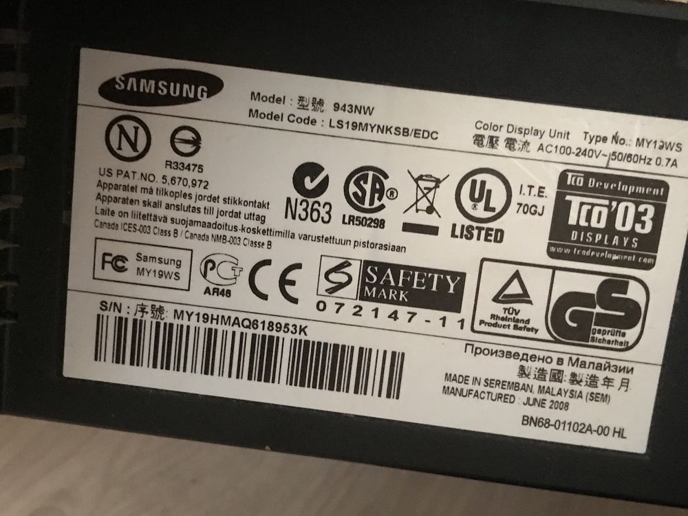 Монитор Samsung 943 NW