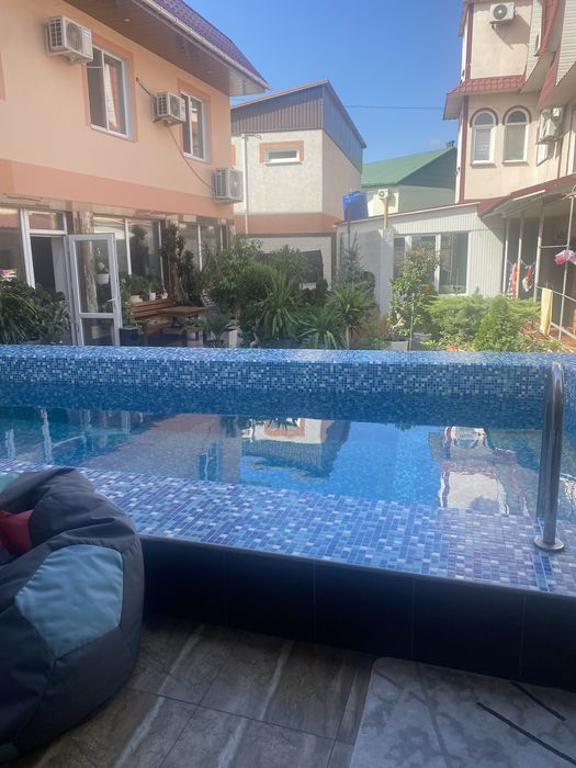 Сауна на дровах с бассейном и зоной отдыха.