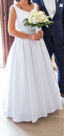 Elegancka suknia ślubna klasyczna, gładka, satynowa
