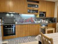 Apartamento T2 com suite e garagem fechada.