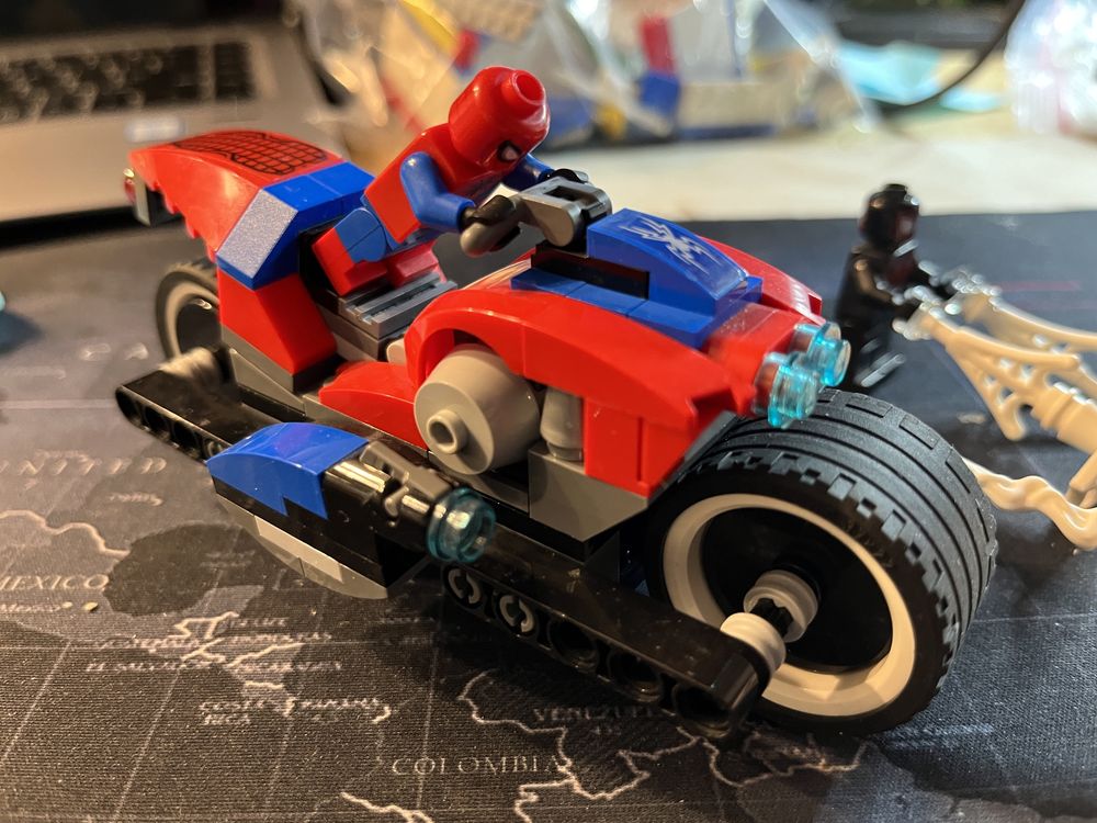 Lego spiderman 76113