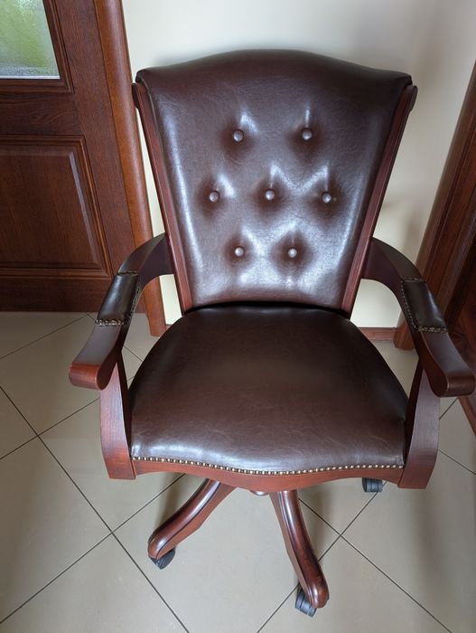 Ekskluzywny fotel ze skóry do gabinetu, salonu