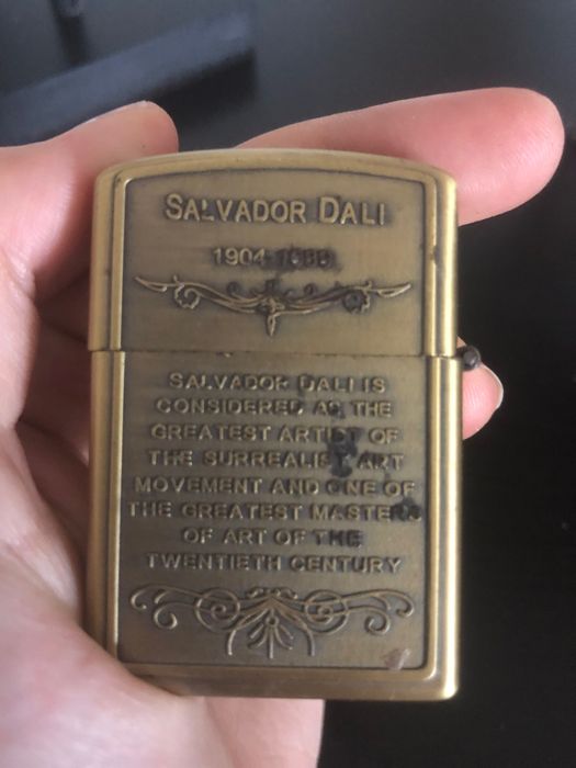 Isqueiros salvador dali e outro