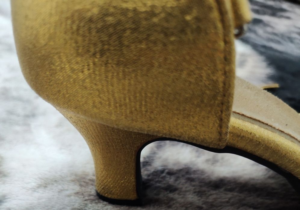 Złote brokatowe buty do tańca towarzyskiego