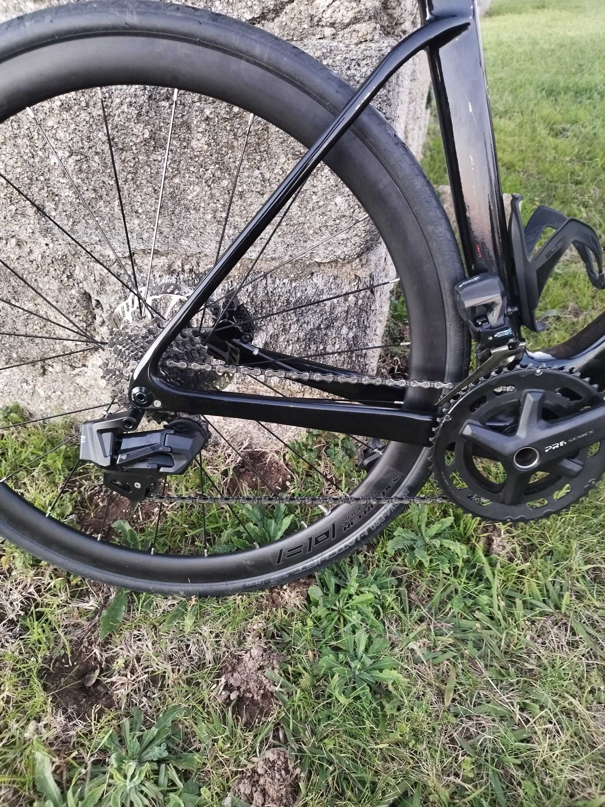 Bicicleta carbono di2