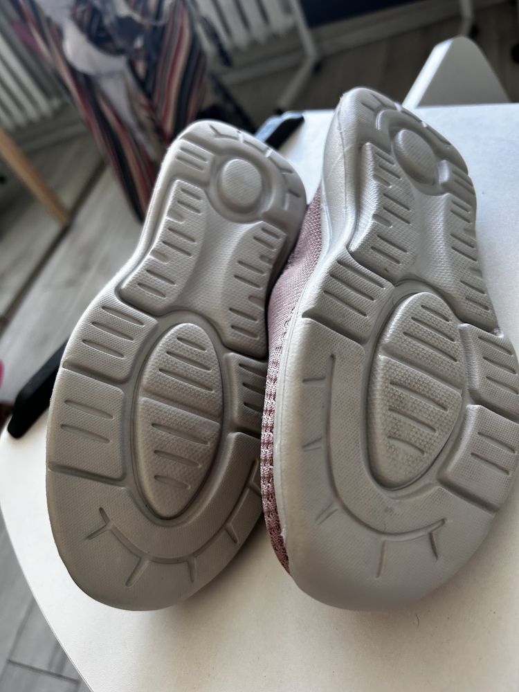 Nowe buty typu slip-ins