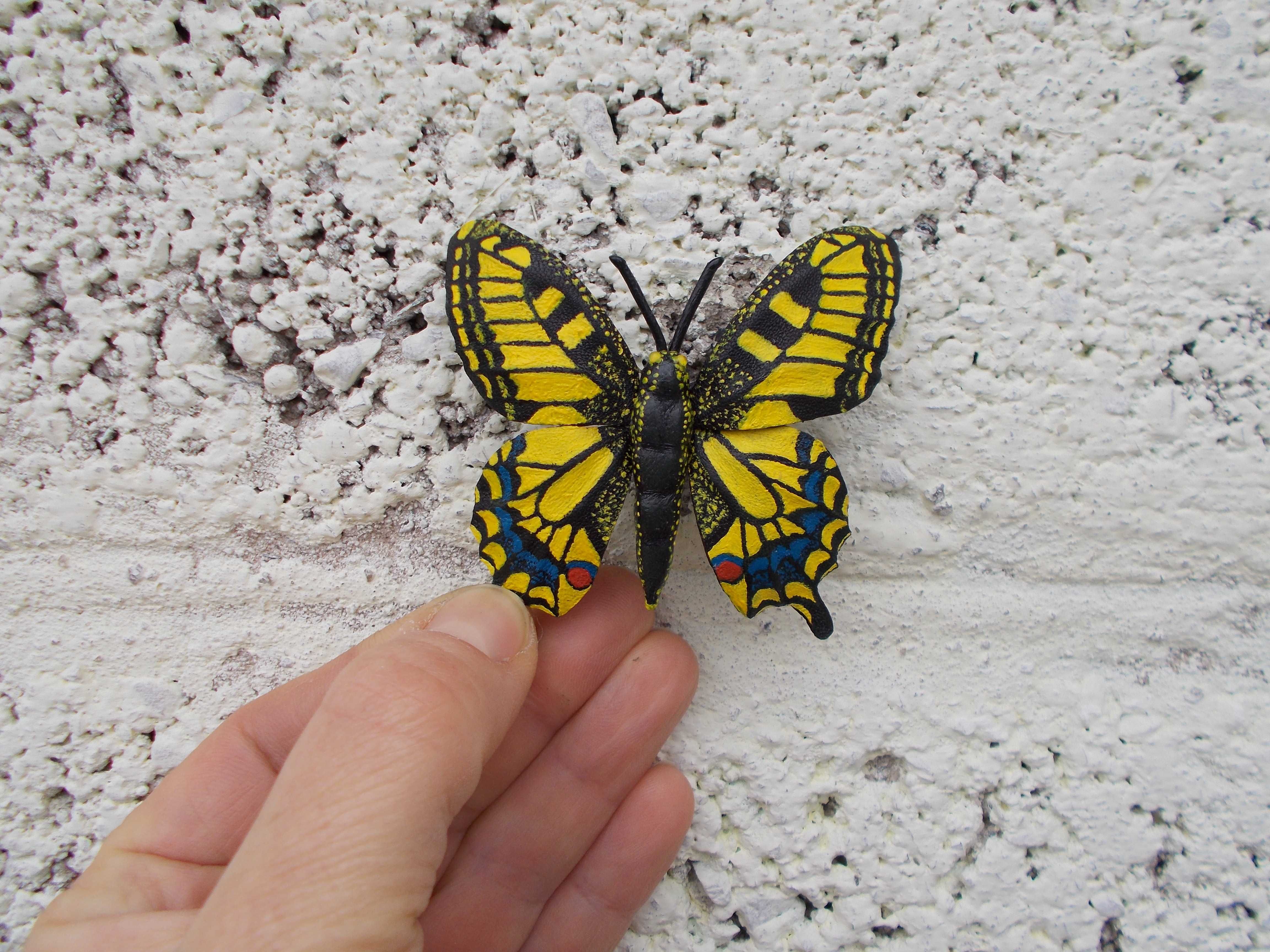 Żółty motyl Broszki