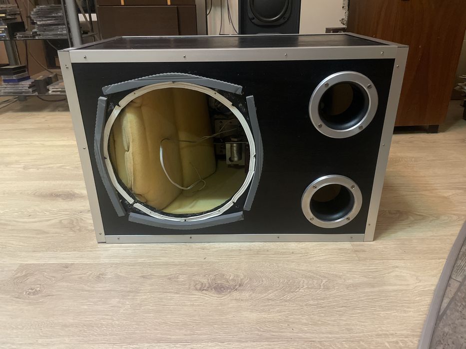 Subwoofer obudowa ze wzmacniaczem na glosnik 30cm  sprawne