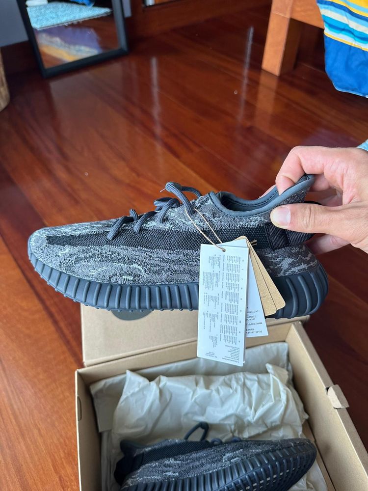 Yeezy 350 v2 dark salt