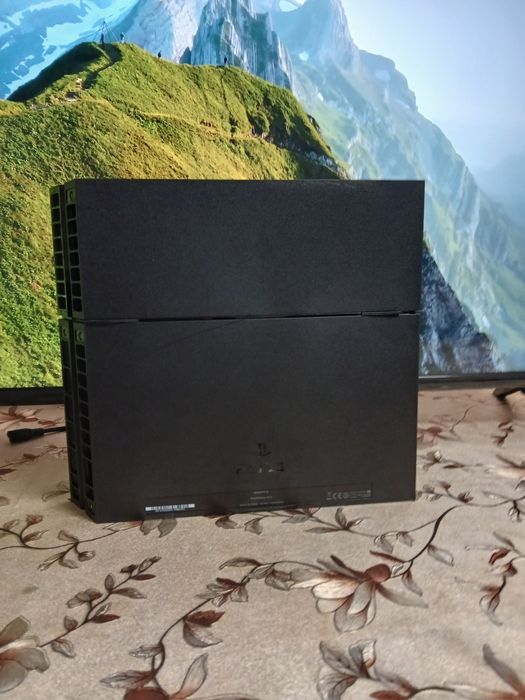 Продам PlayStation4 fat