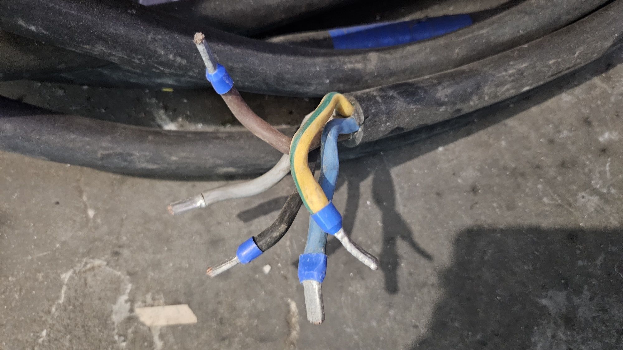 Rozdzielnia prądowa plus kabel