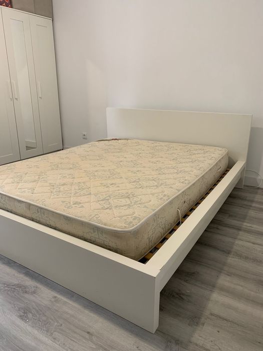 Cama de casal ( estrutura e colchao )