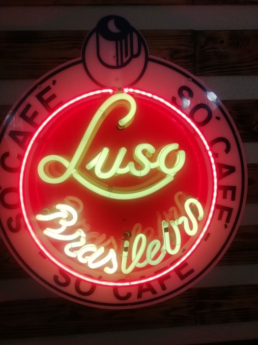 Neon Luminoso a funcionar