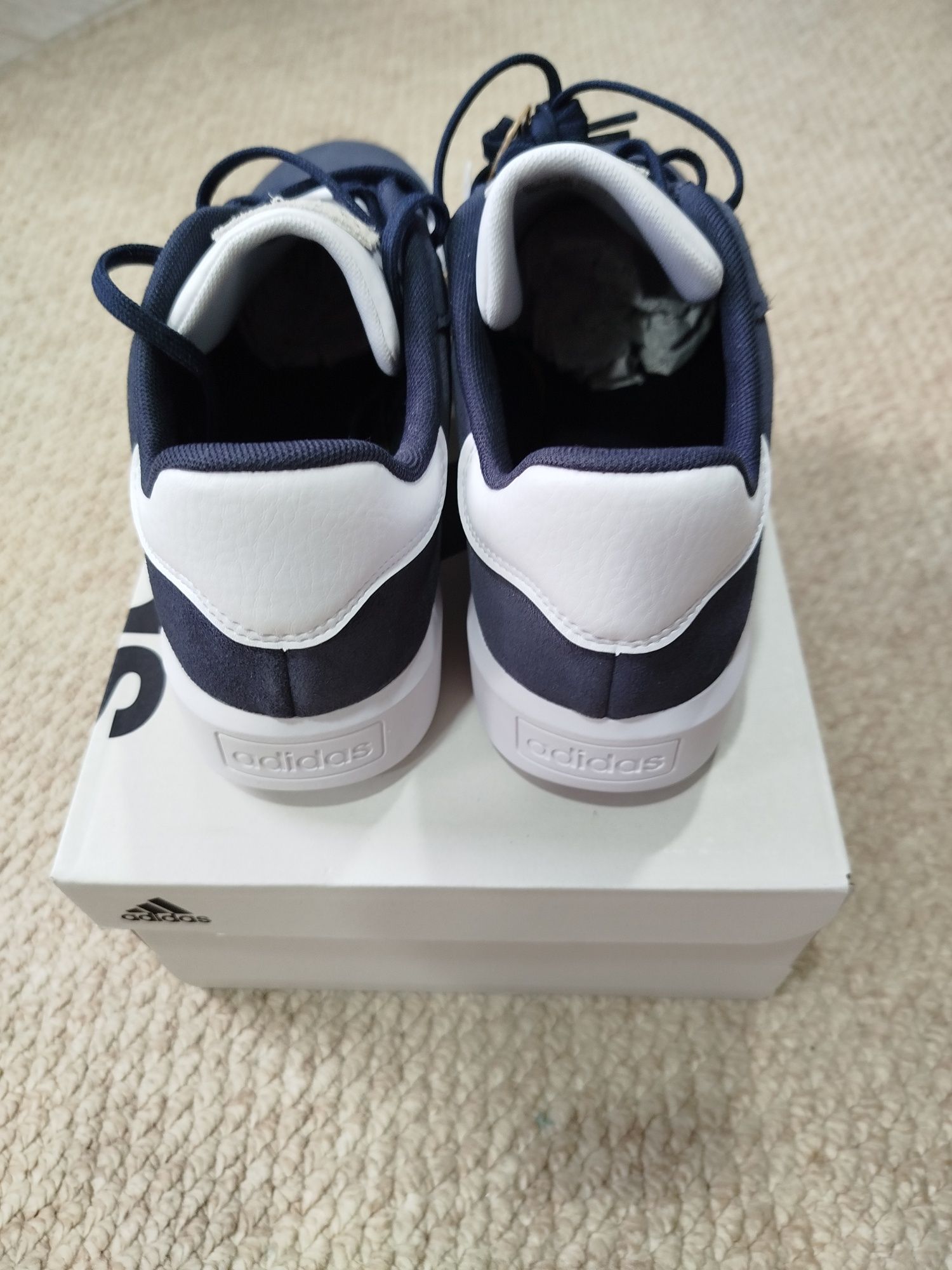 Женские кроссовки Adidas 39р