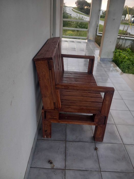 Banco rústico de jardim