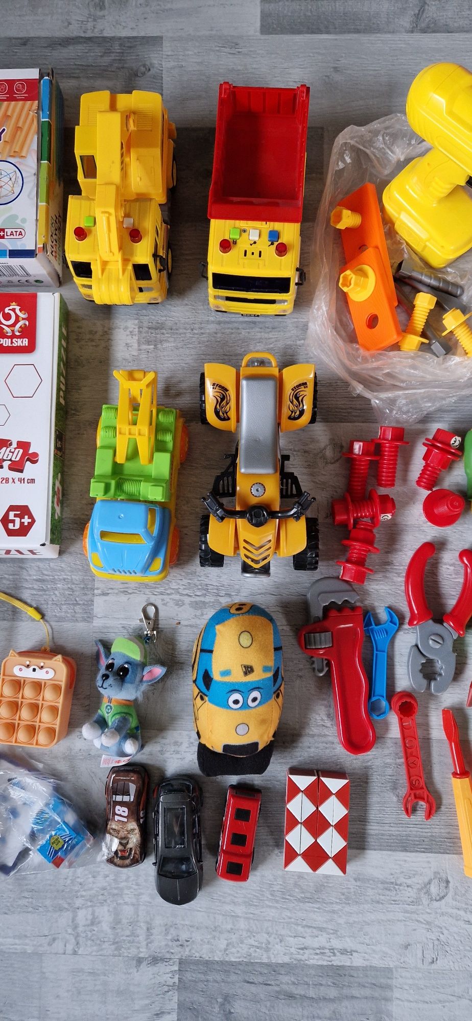 Zabawki dla chłopca, puzzle Lewandowski, samochody, ciągnik, plecak