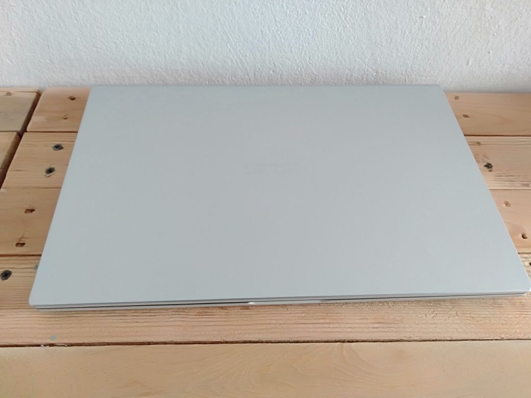 Sprzedam laptop Asus F515M