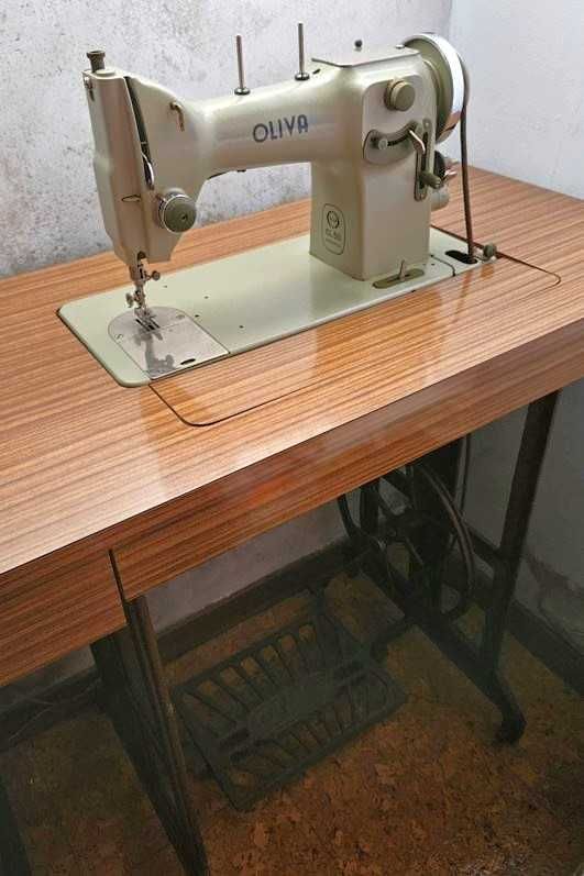 Máquina de costura OLIVA CL-50 Vintage com mesa - em excelente estado