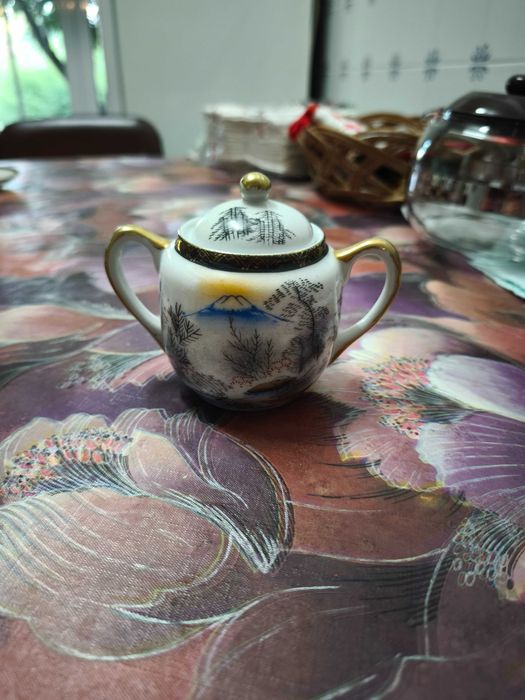 Serviço de café em porcelana pintada à mão – Monte Fuji (anos 50–70)