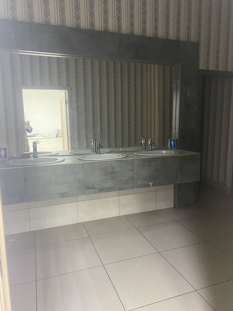 Сдам офисное помещение300м.кв. 2этаж, Центральный рынок 150гр.м.кв