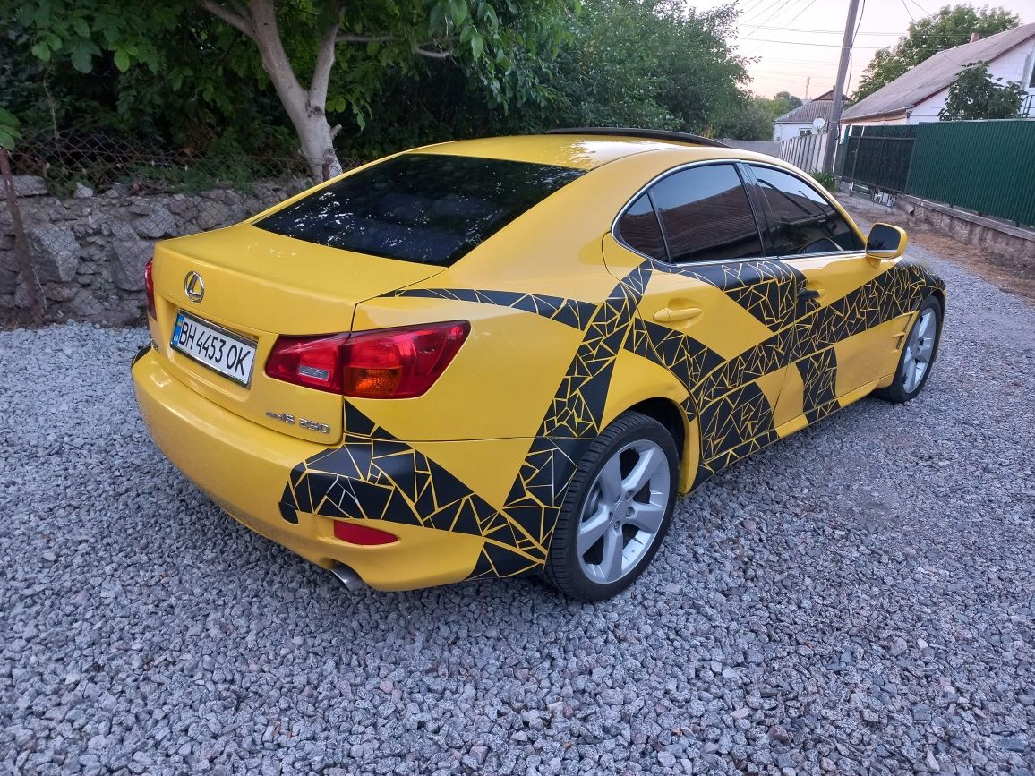 Lexus is 250 avtomat 4x4