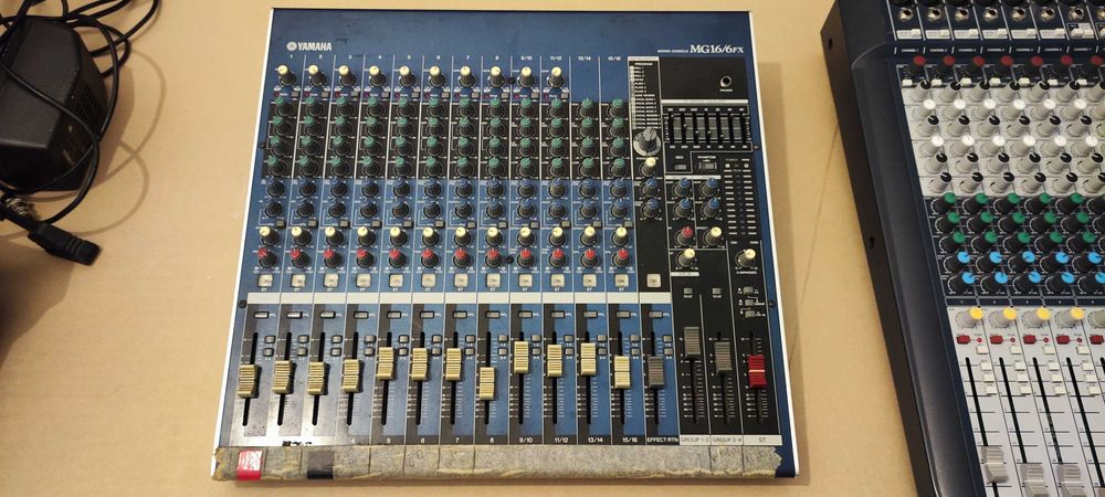 Mesa mistura Yamaha MG16/6FX