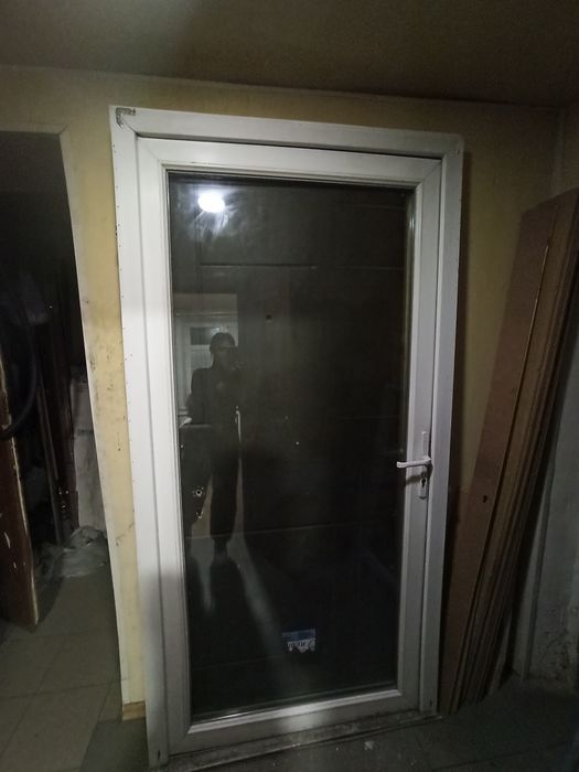 Пластиковые двери