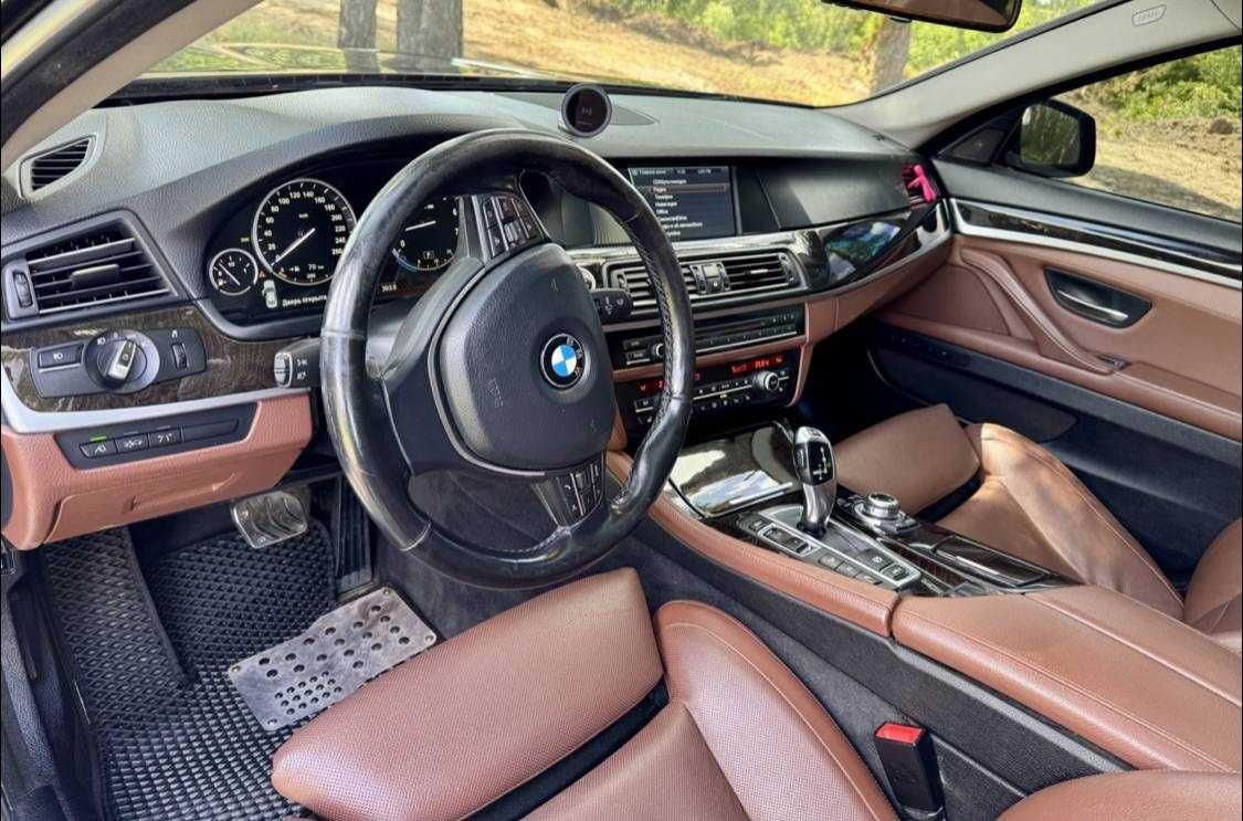 BMW 550i 2011 рік