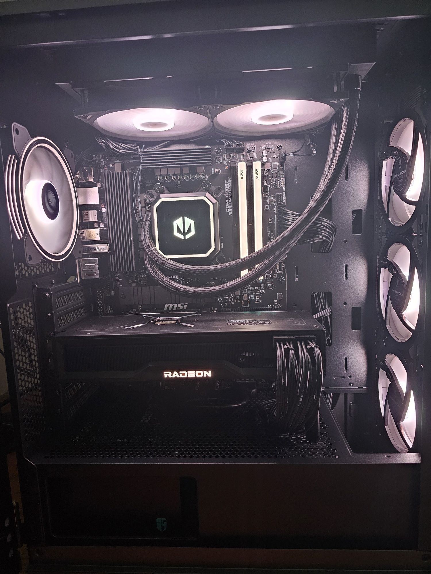 Nowy Komputer Gamingowy ARGB - Ryzen 5 - 6950XT - 2 TB M.2 - 32GB DDR5