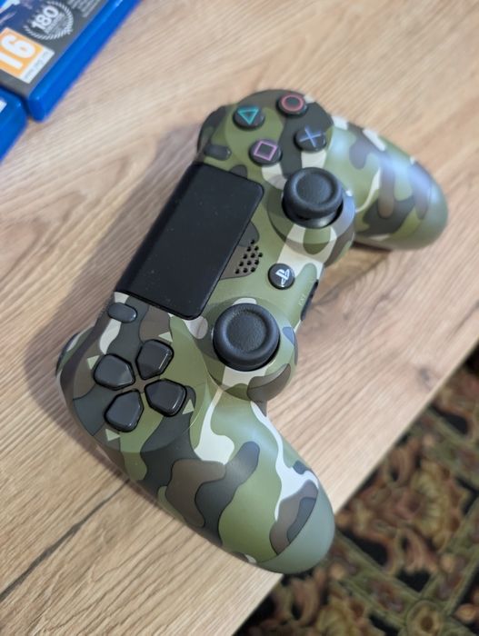 Продам PS4 slim 1