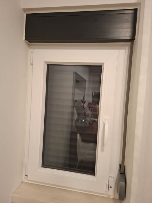 Janela em pvc com estore