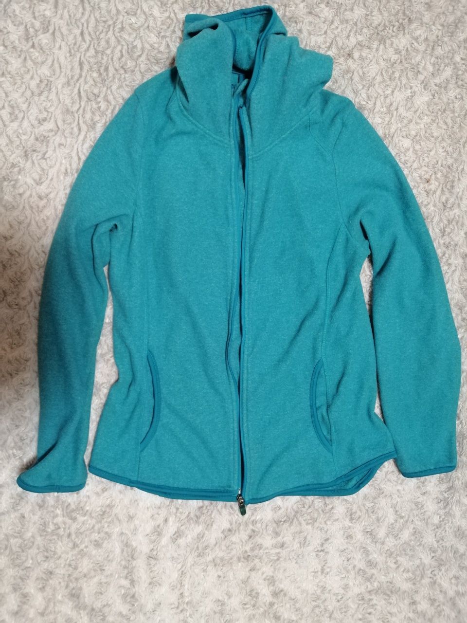 Bluza polar rozpinany z kapturem.