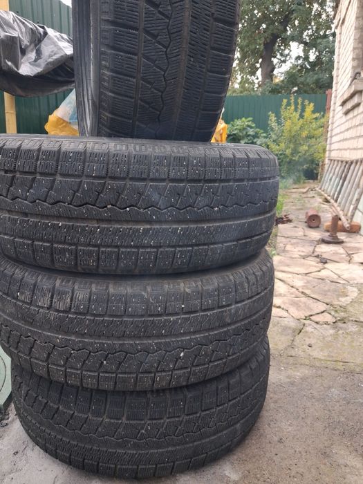 Продам шини 215/60 R16