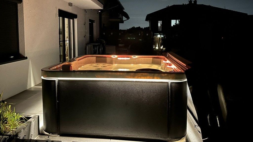 Jacuzzi ogrodowe całoroczne VISKAN EKERO, 6 os., 54 dysze