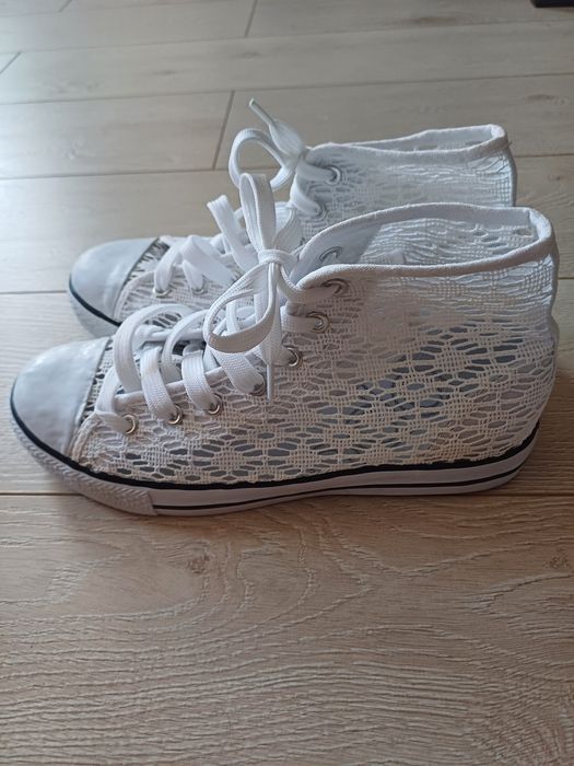 Koronkowe trampki damskie 39