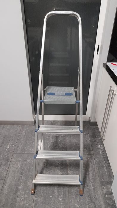 Escadote de Aluminio Dobrável de 4 Degraus
