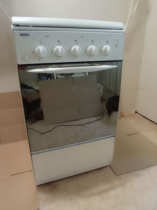 Продам газову плиту zanussi в хорошому стані,