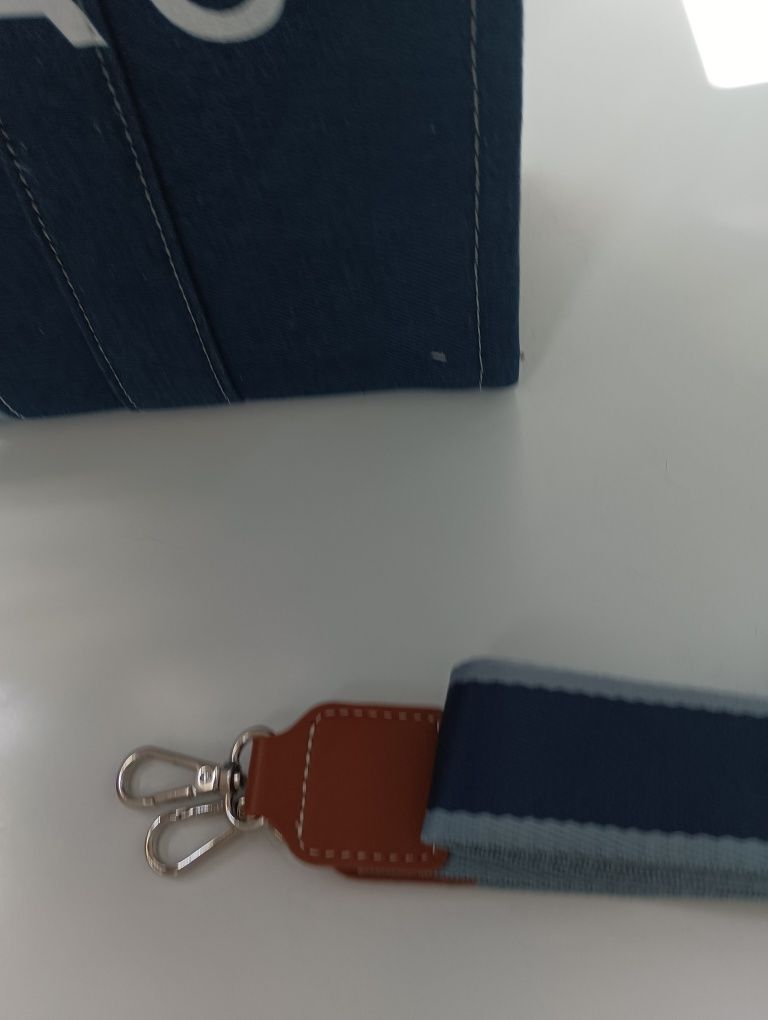 Carteira de mulher the totebag em ganga azul, nova com etiqueta.