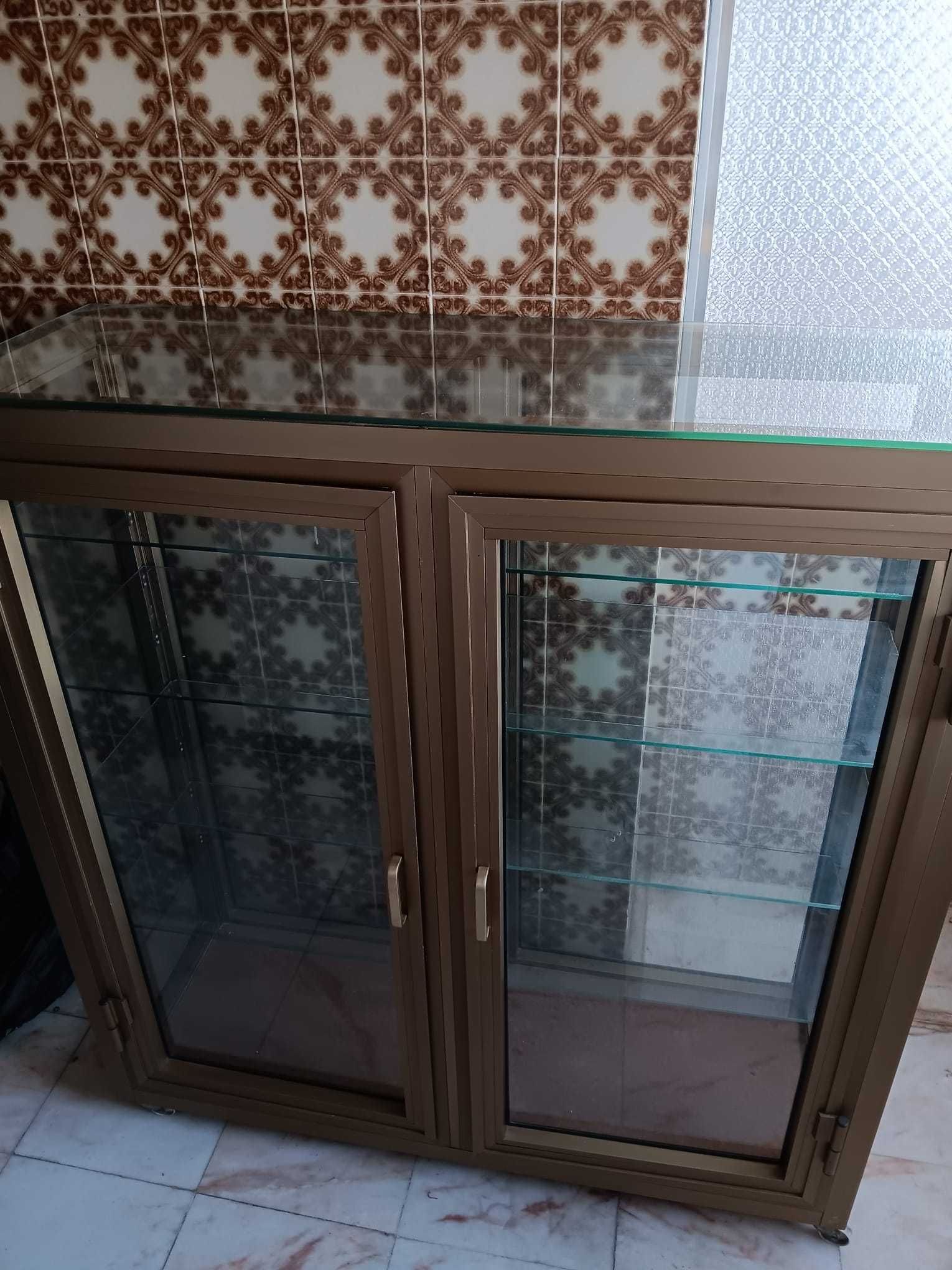 Vitrine em aluminio