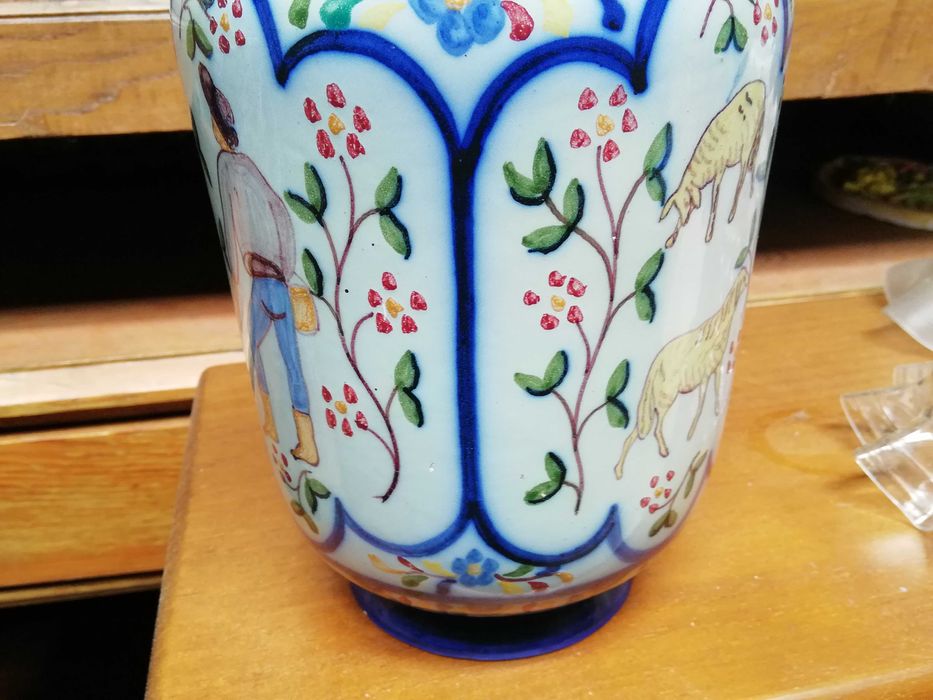 Jarra Estatuária, muito bonita
BAIXA DE PREÇO