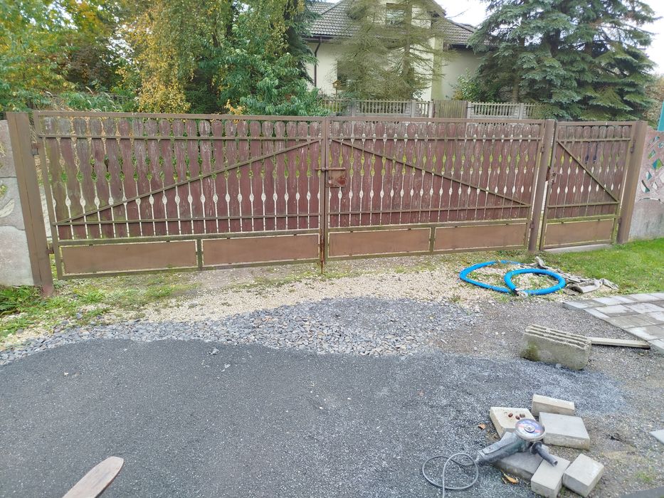 Sprzedam kompletna bramę z frutka i słupkami