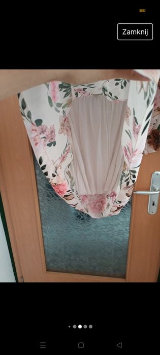 Piękna kwiatowa sukienka