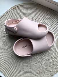 Крокси сандалі рожеві