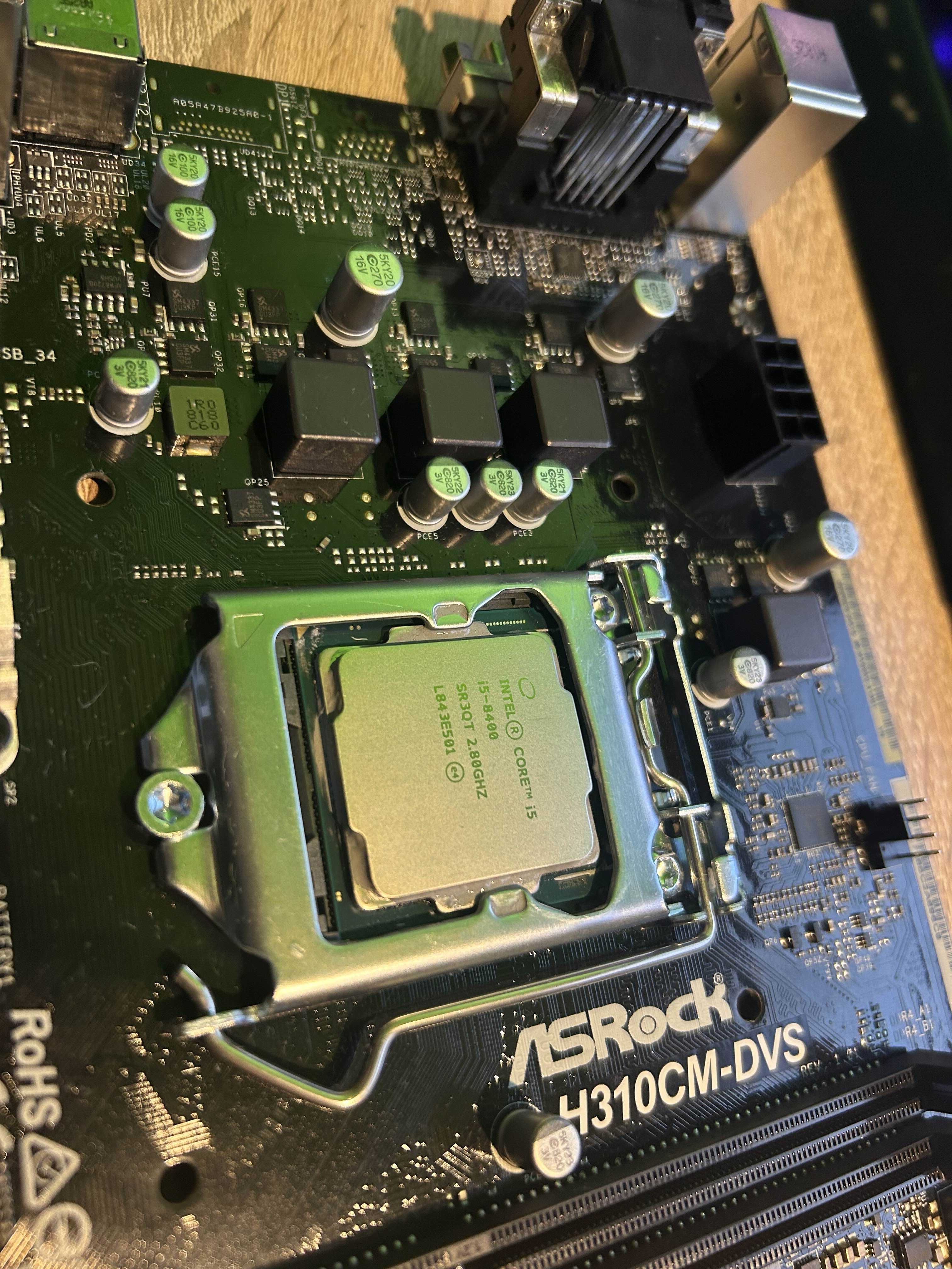 i5-8400, Asrock H310, 16GB RAM DDR4 3600mhz